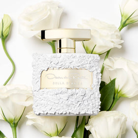 Oscar de la Renta Bella Blanca packaging evokes luxury and gift-worthy appeal.