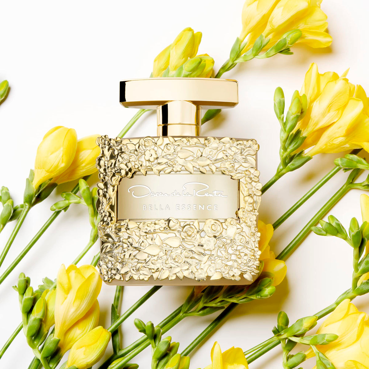 Oscar de la Renta Bella Essence floral heart with rose centifolia scent