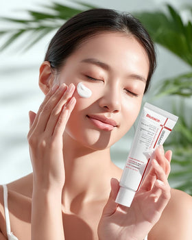 OUSHANG Cream Time Reverse pea-sized application on fingertip