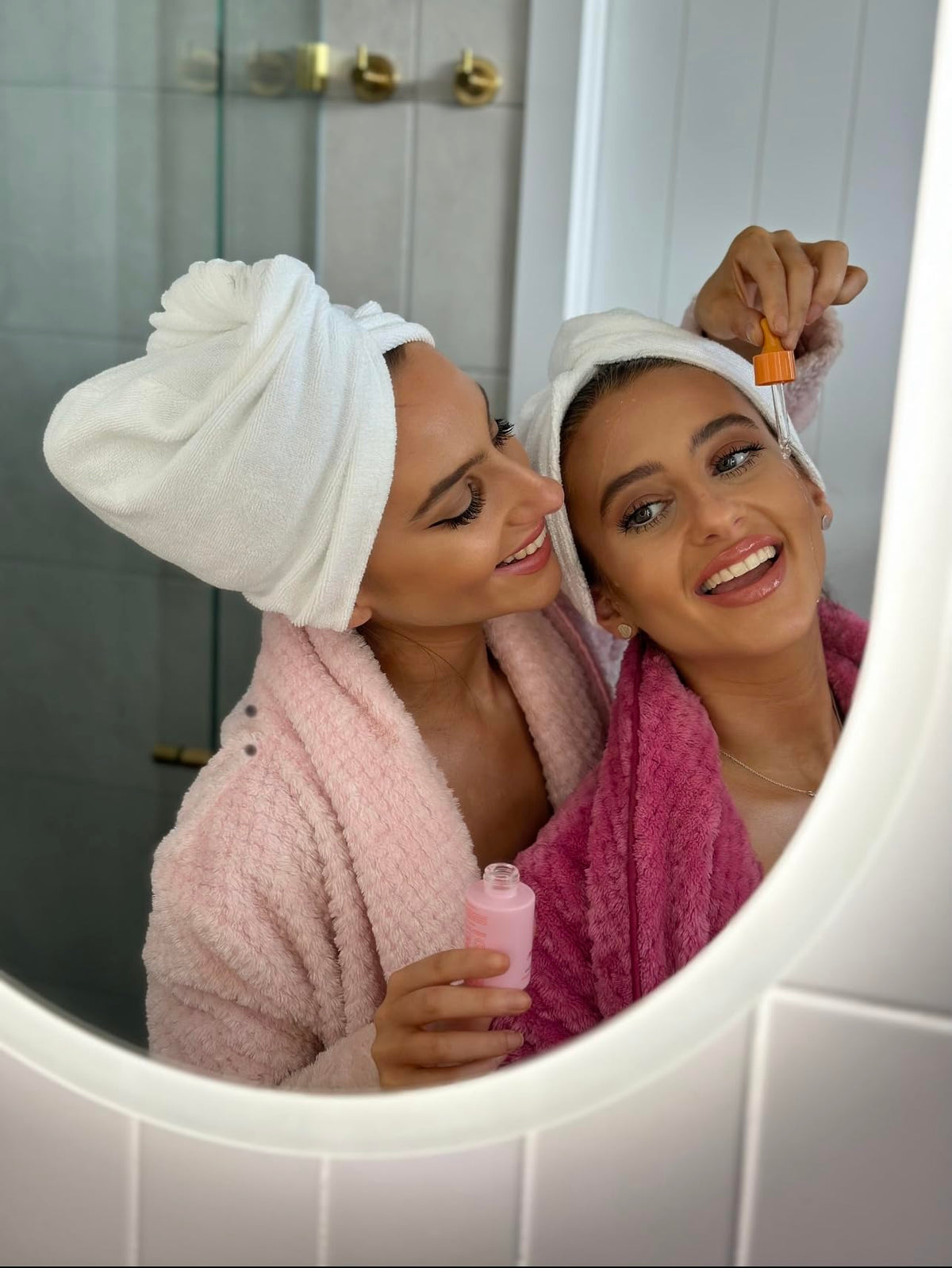 Outer Ego Hondroutwins custom glow application highlights adjustable drop-tint for personalized results.