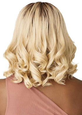 Outre Alora pre-plucked hairline for easy styling.