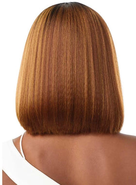 Hazelnut color on Outre Braids Isabella looks rich and versatile for many outfits.