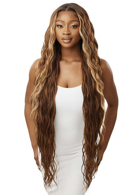 Outre Lorenza shows 5-inch deep part for versatile styling options.