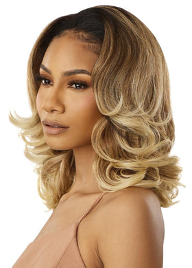 Outre Quick Weave Neesha H307 back view showing natural layering.