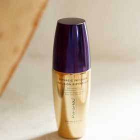 Pai-Shau Biphasic Infusion silky gloss finish on hair.
