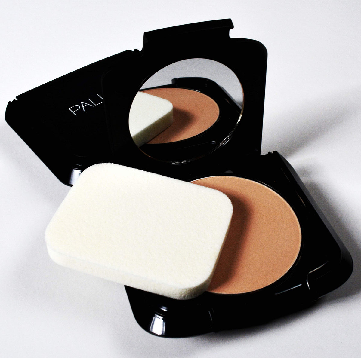 Palladio foundation mirror for on-the-go touch-ups and precision