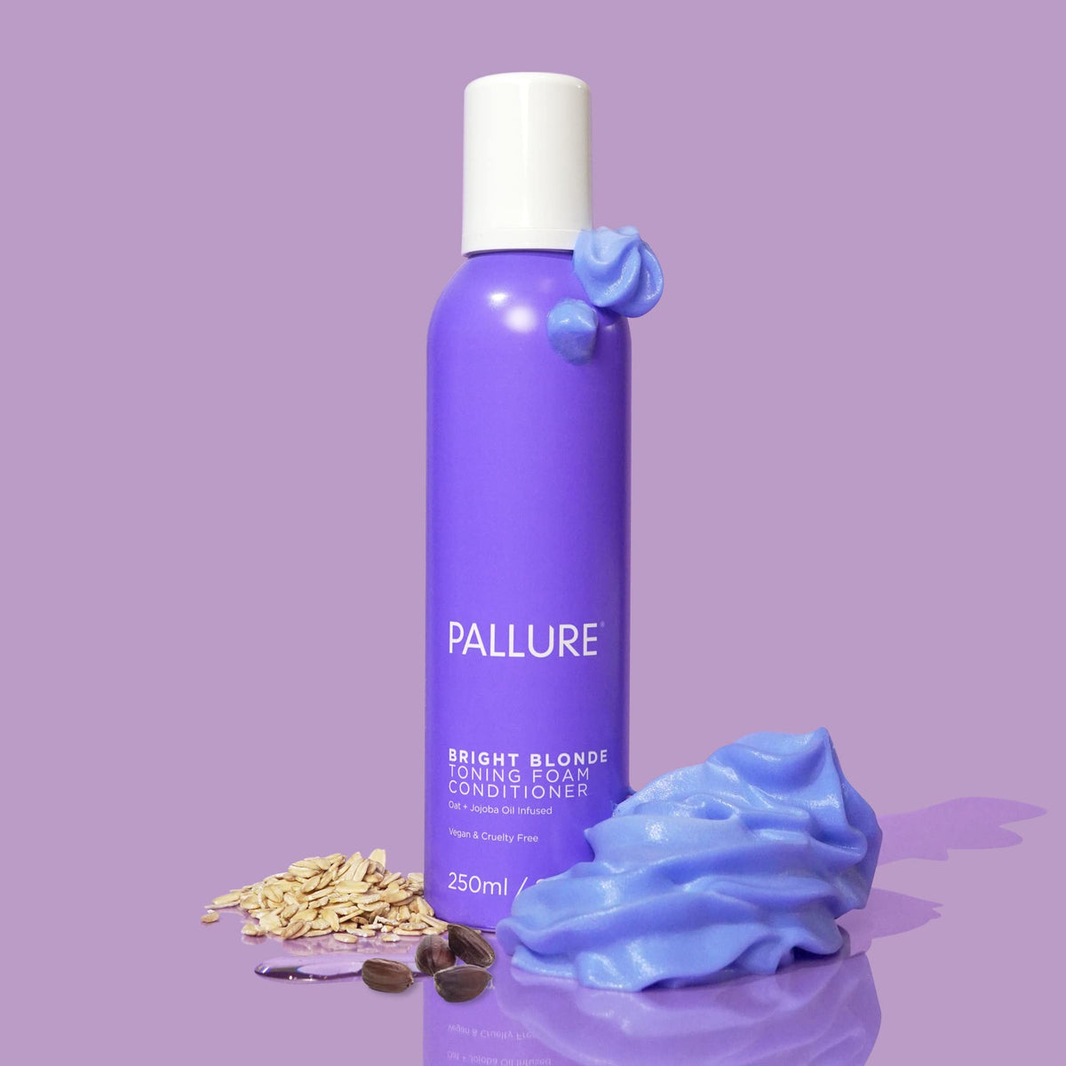 Pallure Bright Blonde Toning Foam foam-dispense demonstrates quick, even application
