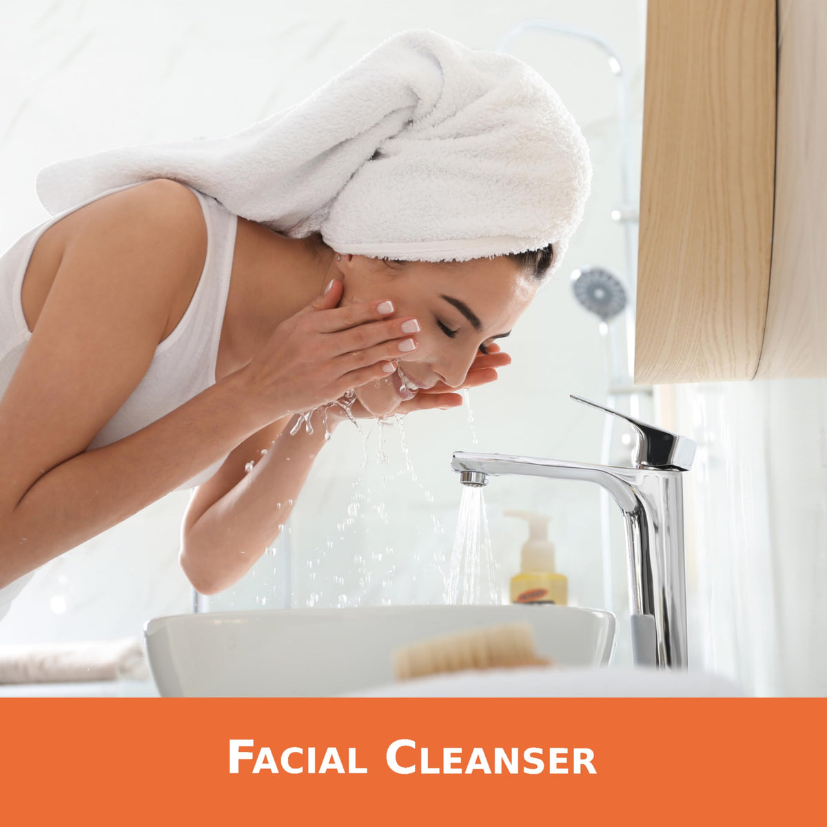 Sesame oil, rosehip oil, cocoa butter deliver hydration and nourishment.