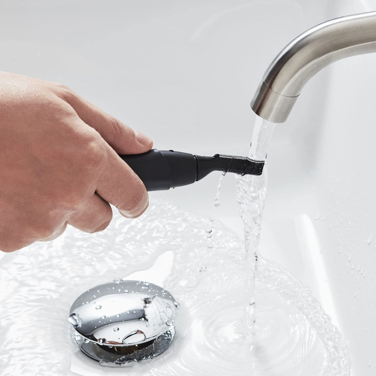 Panasonic GM40-K waterproof and washable for easy cleaning after shower use.
