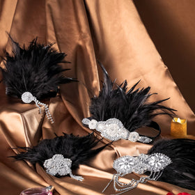 Patelai Roaring Twenties party accessory ideal for photos and celebrations.