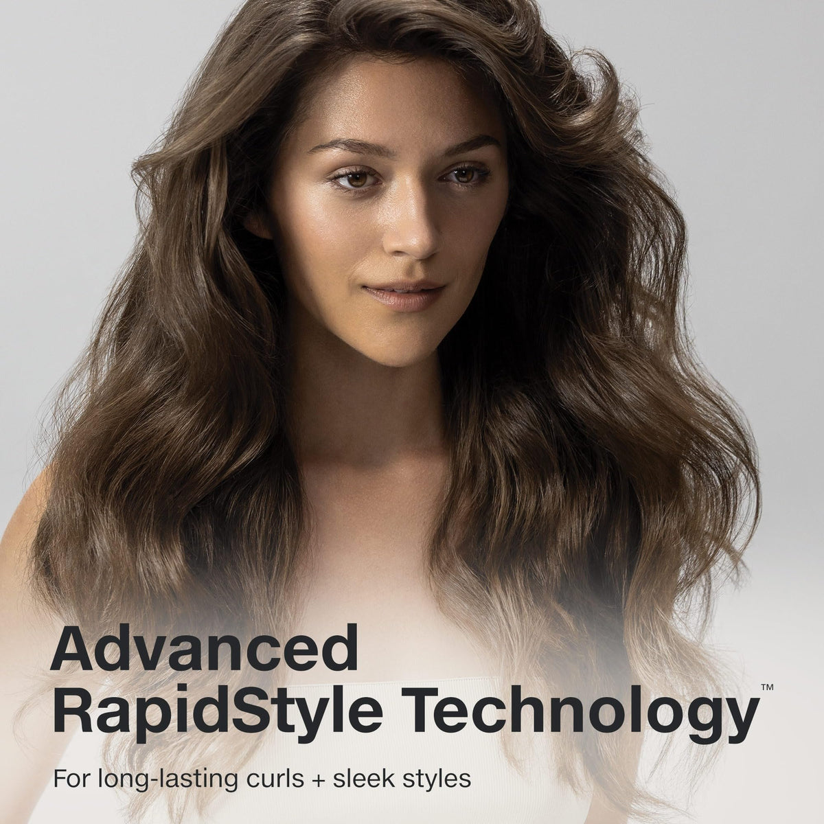 Paul Mitchell Clipped 3-in-1 1.25-inch barrel creates classic curls and soft waves.