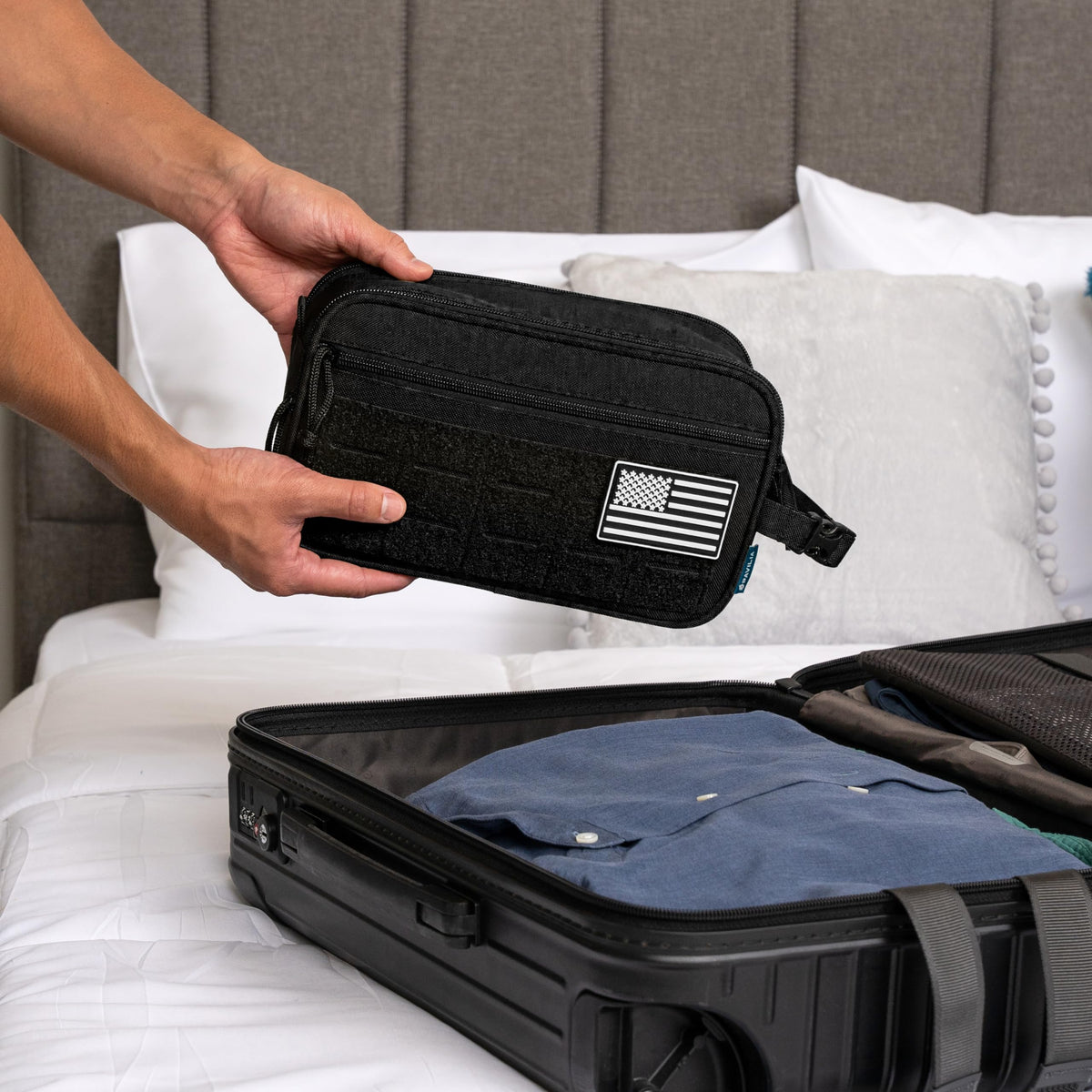 PAVILIA bag dry-wet separation keeps damp items isolated and organized.