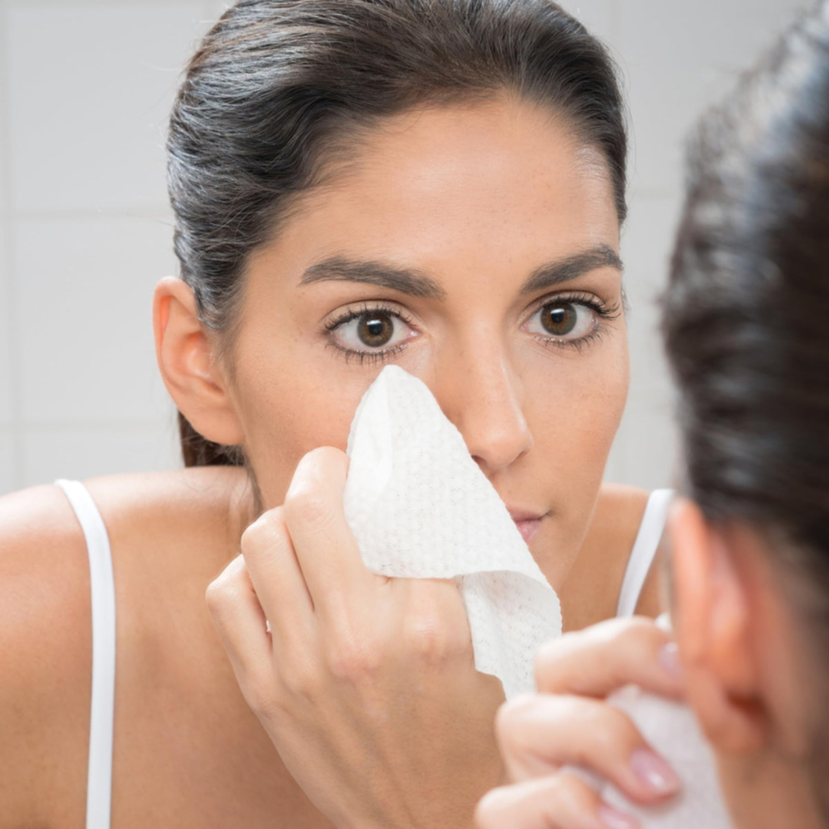 PDI D41900 wipe enriched with coconut oil for mild cleansing