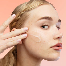 PEACE OUT Acne Gel Moisturizer packaging-box display for everyday routine.
