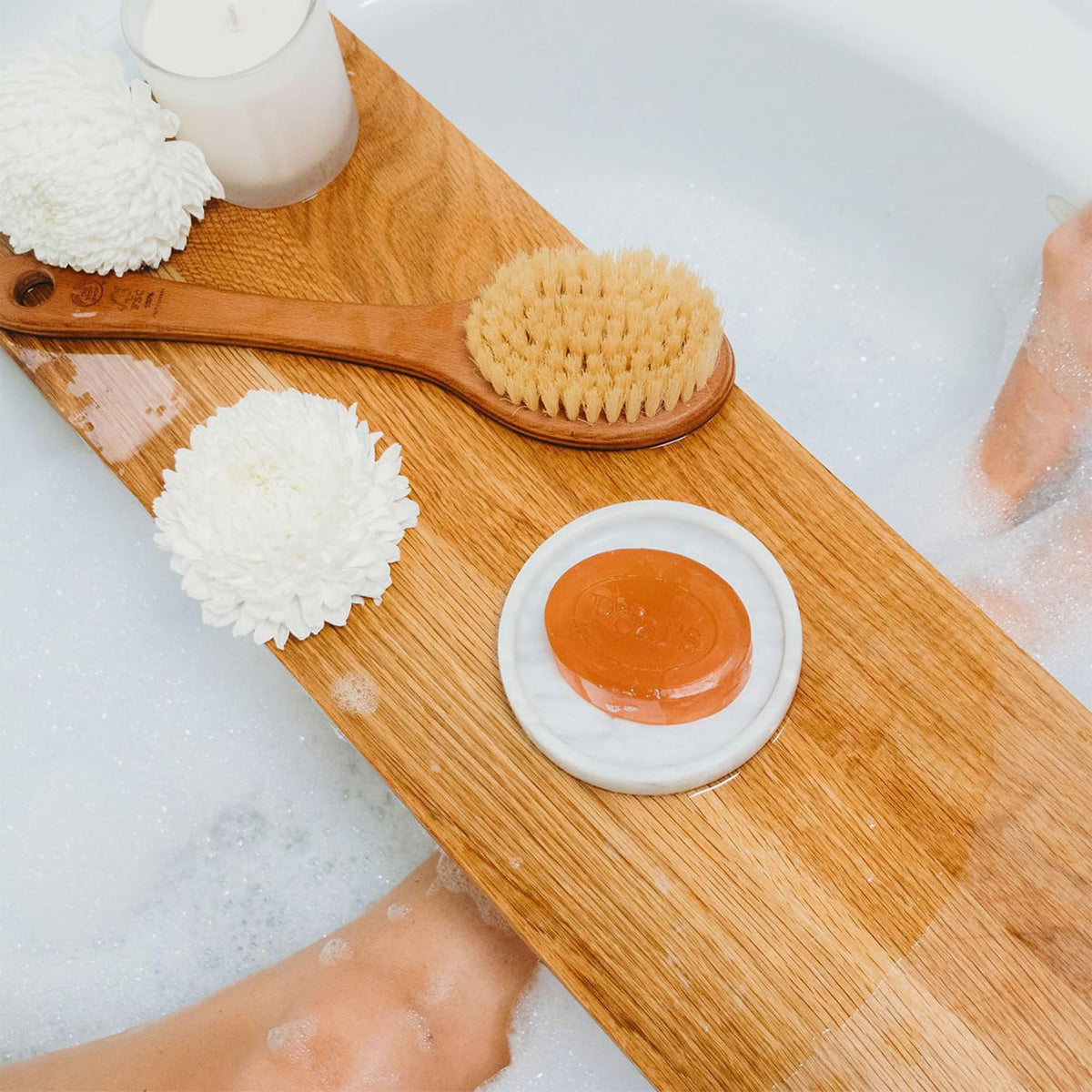 Pears soap glycerin moisture supports soft skin after washing.