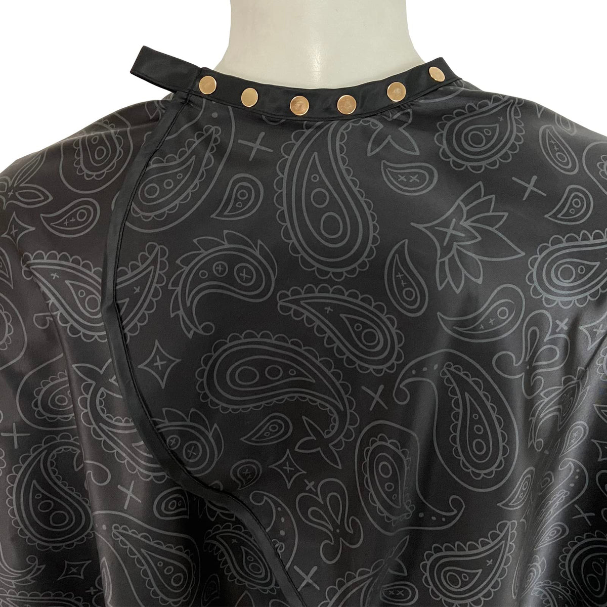Pelocapa barber cape with anti-static treatment reduces static during styling