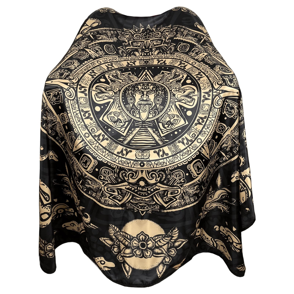 Pelocapa barber cape showing waterproof layer protecting clothes during cuts