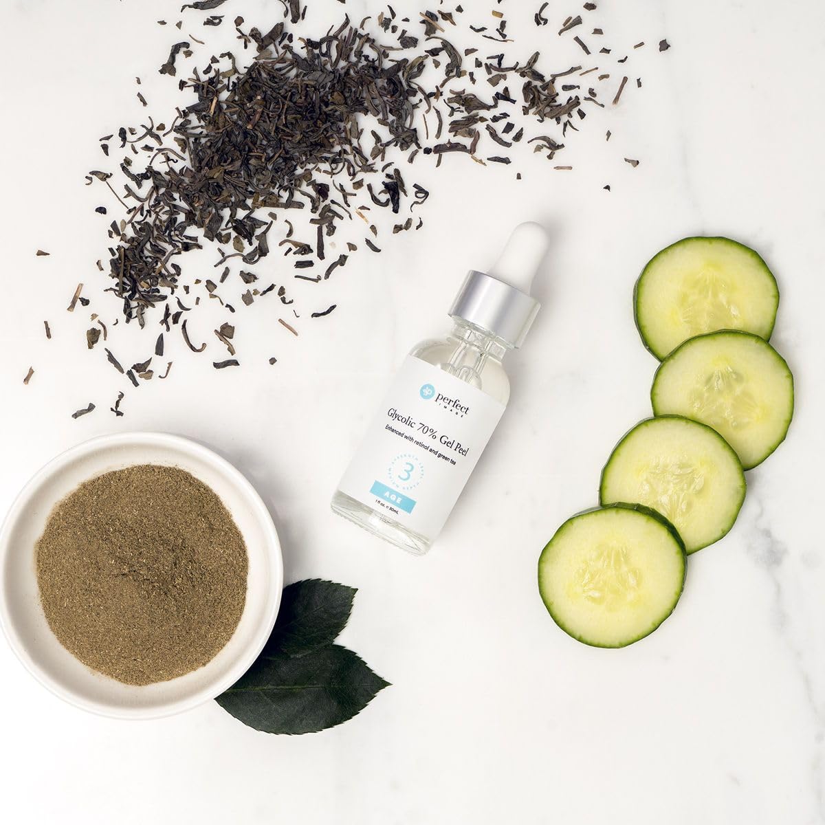 Green tea extract symbolizing soothing antioxidants in the blend.