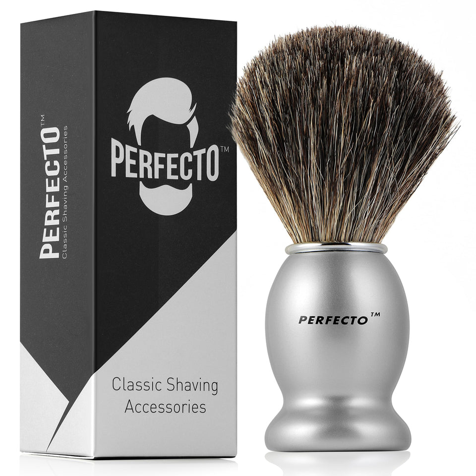 Perfecto badger shaving brush with 100% hair bristles delivers rich, creamy lather.