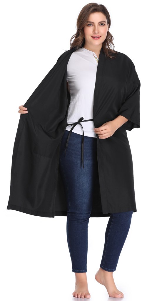 PERFEHAIR Salon Robes Smock Black worn by a client conveys a polished salon look.