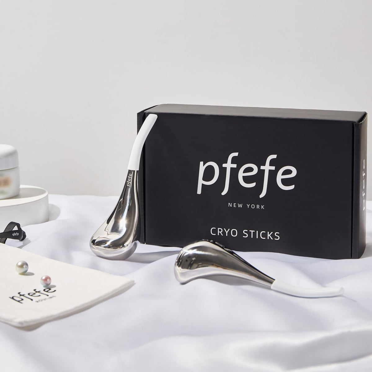 pfefe Cryo Sticks cheek massage for a refreshed look