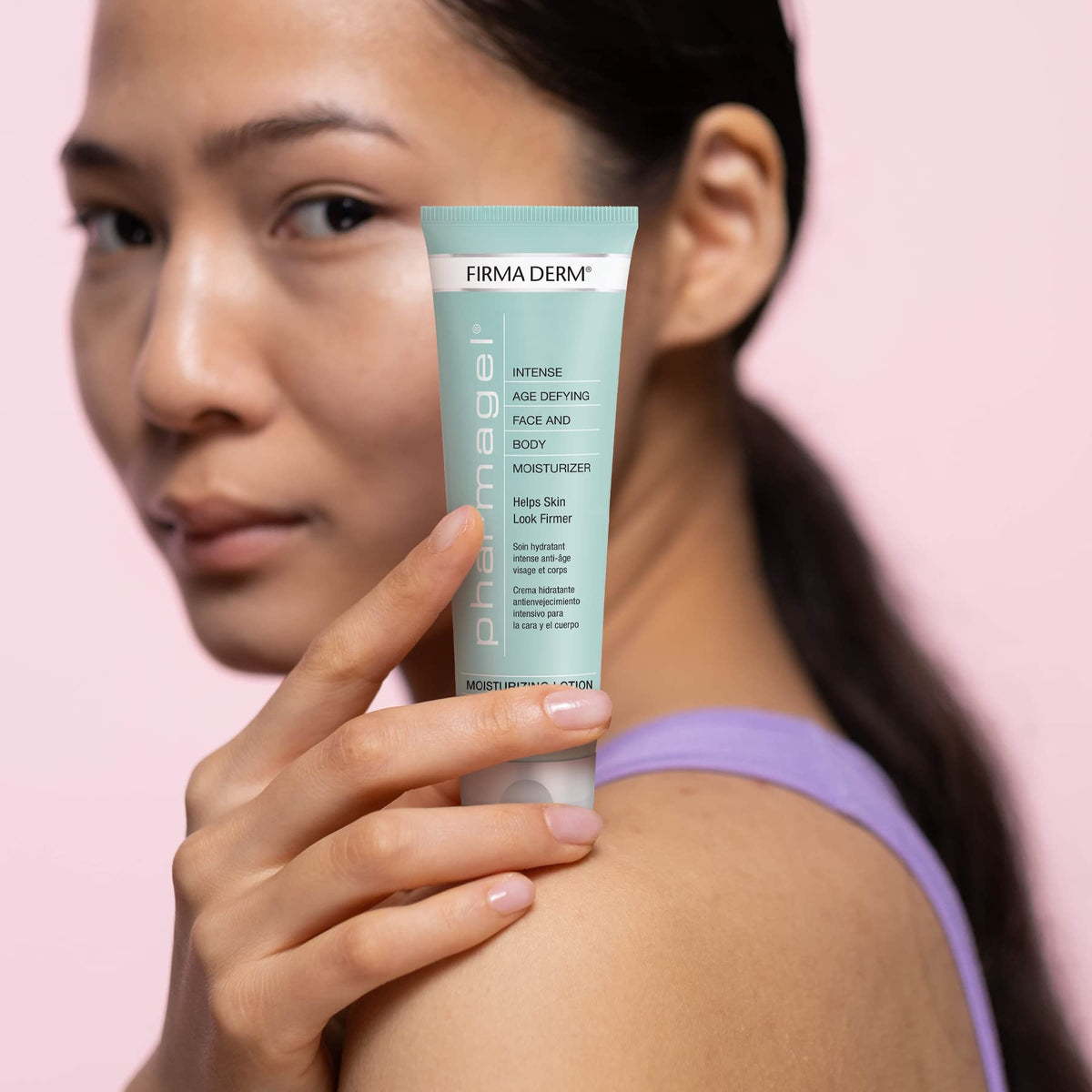 Pharmagel Firma Derm anti-aging lotion application on face demonstrates quick absorption.
