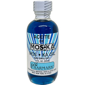 Pharmark Moska Oil usage scene demonstrates easy, on-the-go application.