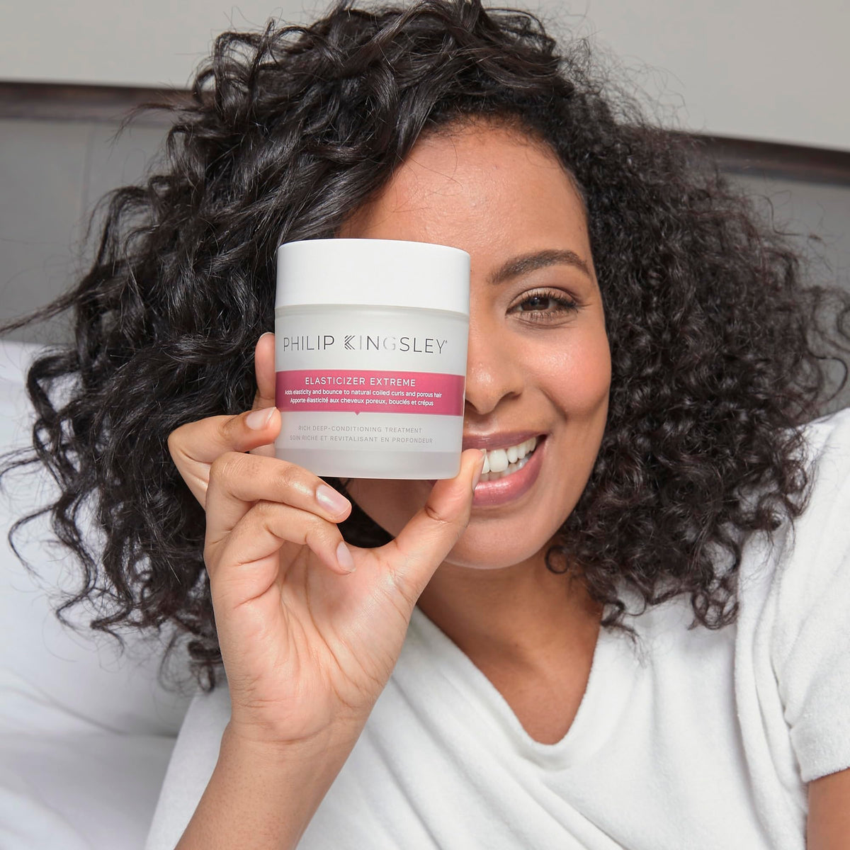 Elasticizer hair after-treatment reflects added shine and softness.