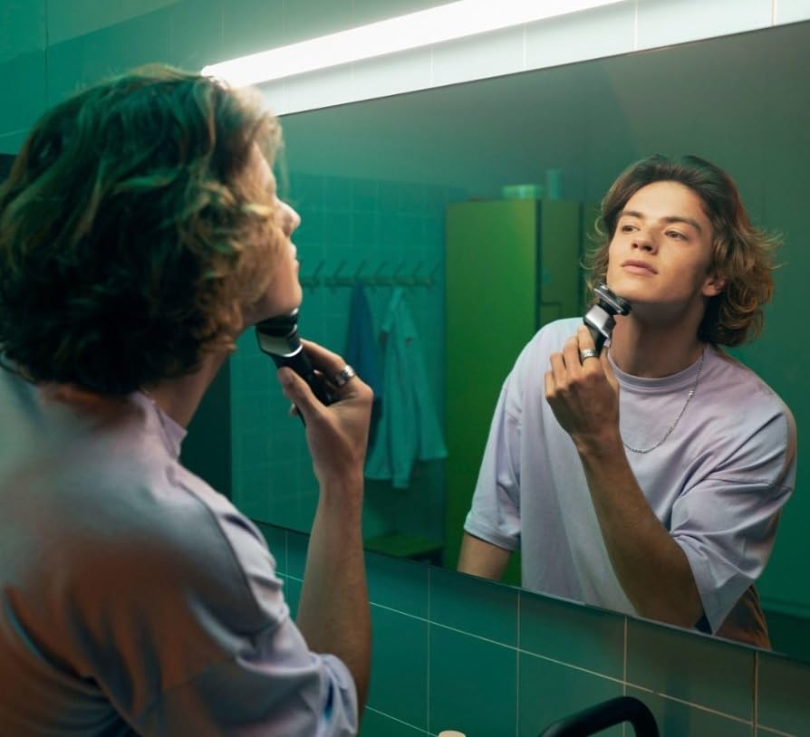 Philips Norelco X5004 SkinGlide coating for smoother glide and fewer nicks