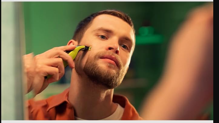 PHILIPS OneBlade 360 Face ergonomic grip for comfortable daily grooming