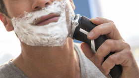 Philips shaver 3000 travel-pouch protects your shaver on the go.