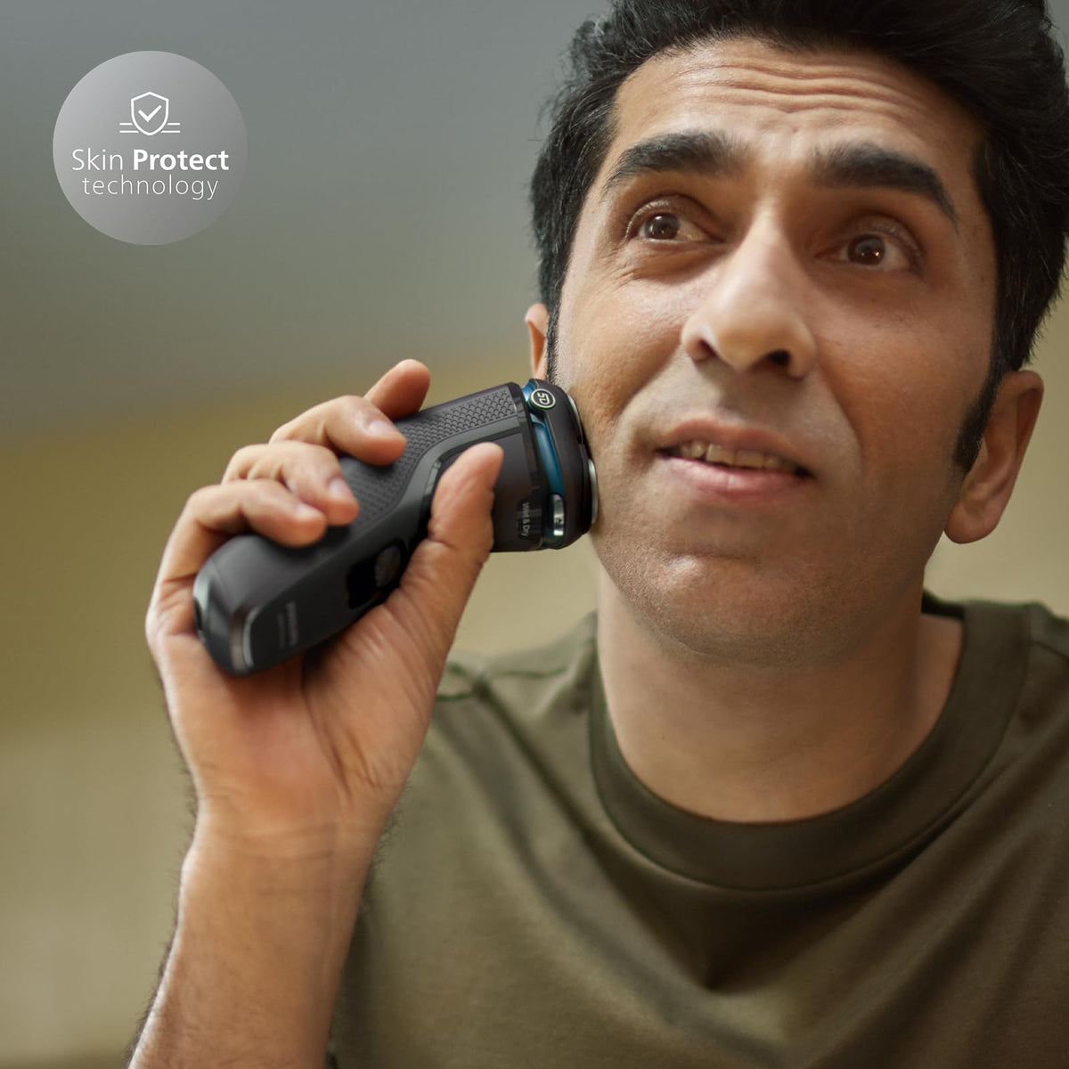 Philips Shaver 3000 in wet and dry shaving setup for versatile routines