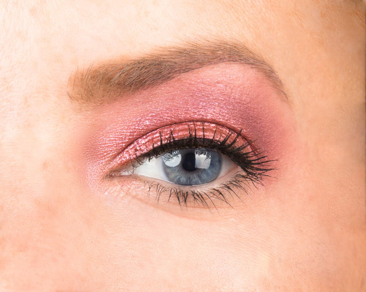 Brush application image showing easy blending with Eyeshadow Bouquet.