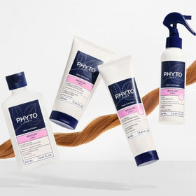 Close-up of PHYTO Curls Definition Gel-Cream Day 1 curls with defined shape.