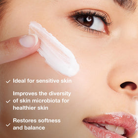 Phytomer Douceur Marine Cream jar close-up highlighting probiotic marine ingredients.