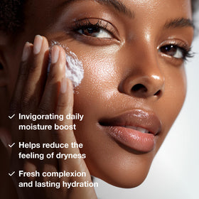 Phytomer Hydracontinue Radiance in-hand application for daily moisturizer feel