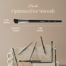 Piccasso 201 nose shading brush bristles detail highlighting soft synthetic hair for gentle application.
