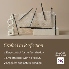 Piccasso 239 Eyeshadow Brush versatile design for shading and smudging eyeliner.