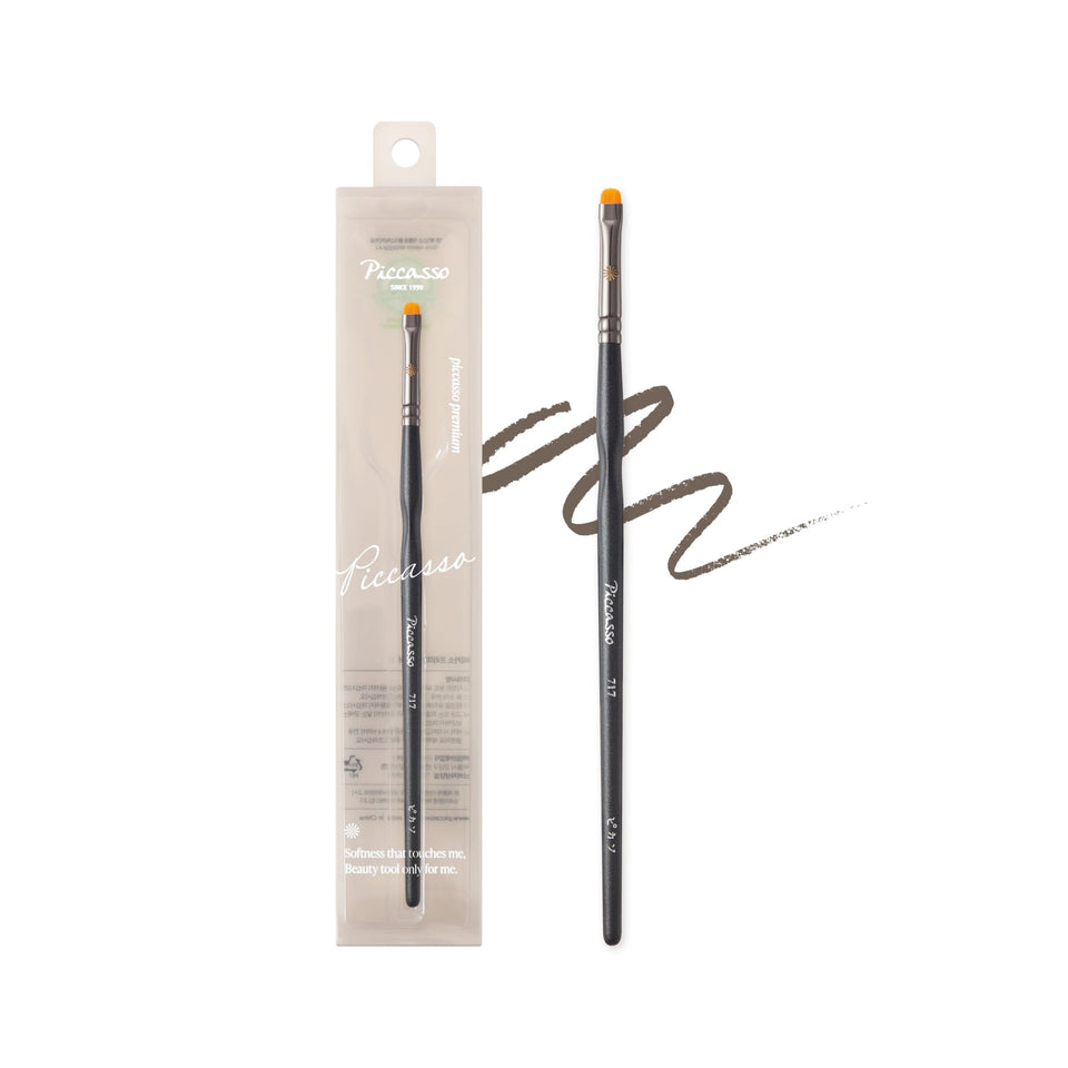 Piccasso 717 ultra-fine angled brush for precise lines in gel or liquid eyeliner.