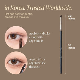 Piccasso 722 angled eyeliner brush flat tip for clean gel and liquid liner application.