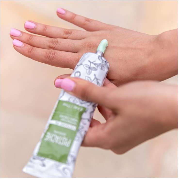 Pistaché Skincare hands with nails and cuticles hydrated and nourished