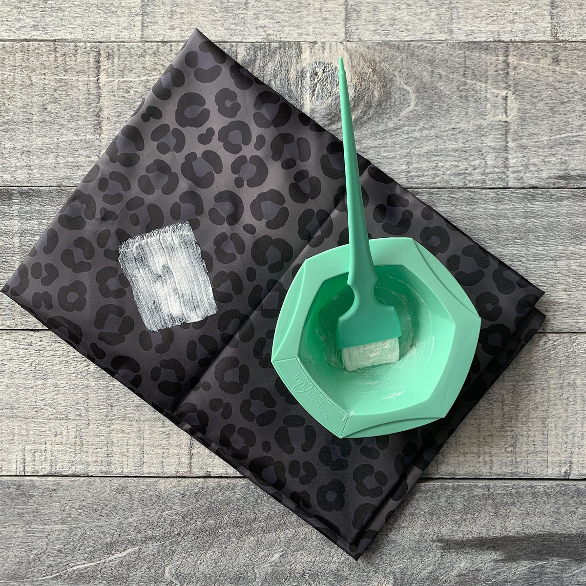 Plum Hill easy-care material ready for machine washing
