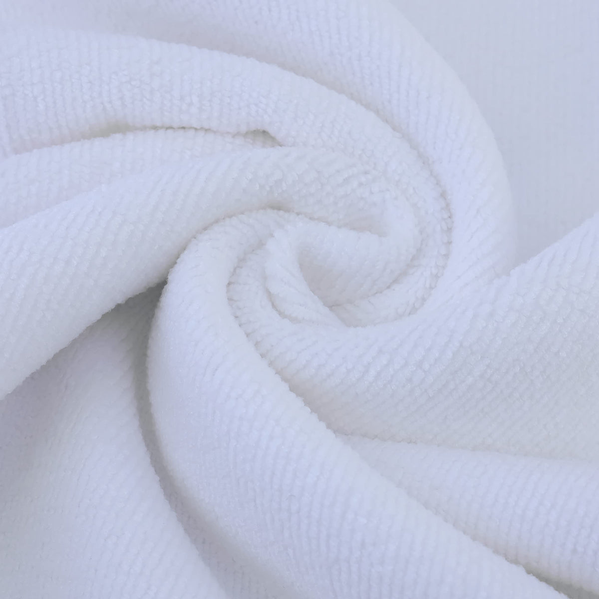 POLYTE Long-hair Friendly Towel provides ample surface for thick hair