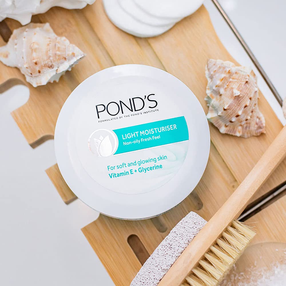 POND'S Light Moisturiser back of bottle shows ingredients including Vitamin E and glycerine.