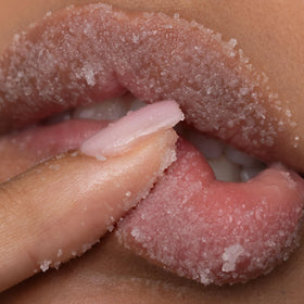 Poppy & Pout vitamin E highlight in lip scrub formula