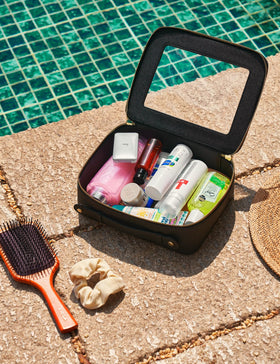 Popvibe Clear Makeup Case is easy to wipe clean after use.