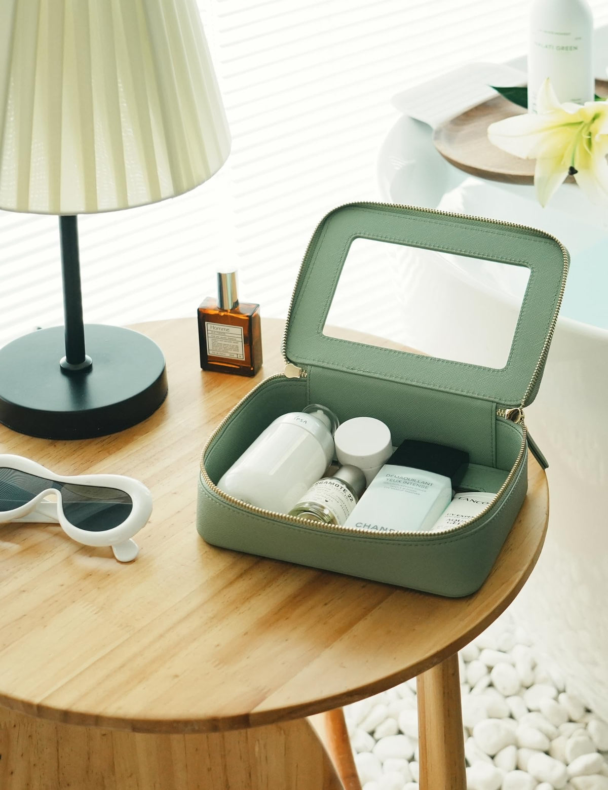 Popvibe TSA-approved travel bag simplifies airport security checks.