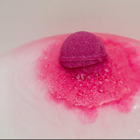 POPYHMLT natural materials bath bomb, gentle on skin and moisturizing