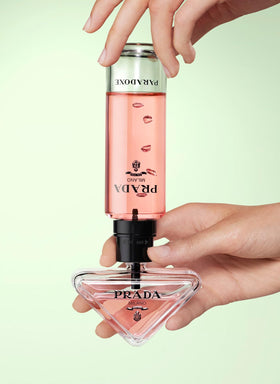Spray action of Prada Paradoxe Virtual Flower for easy application