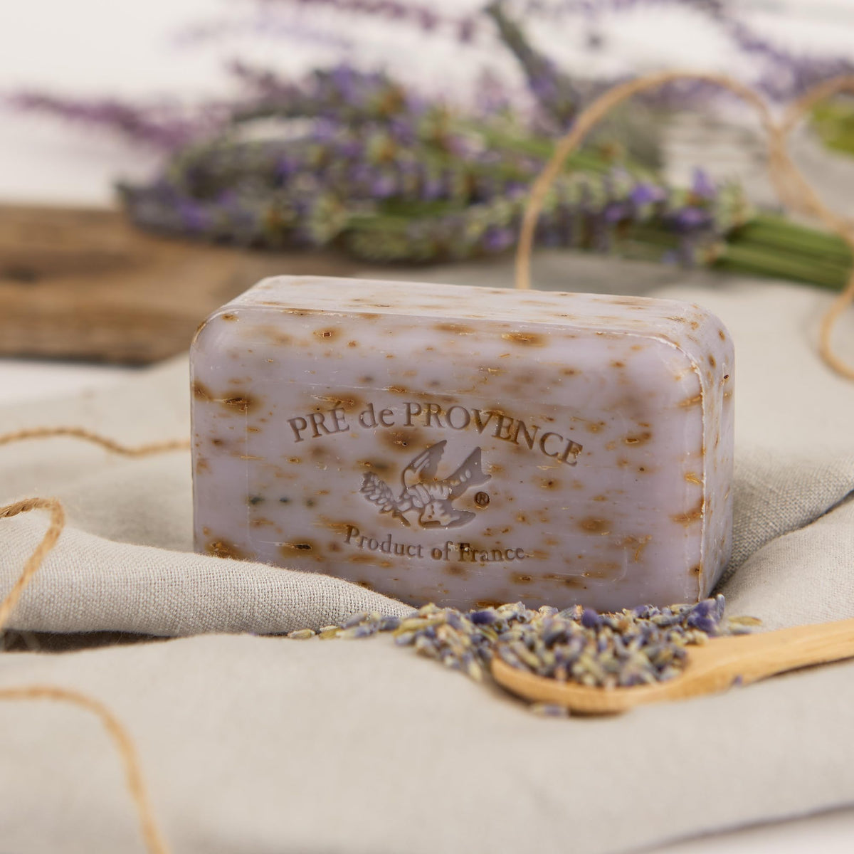 Elegant packaging makes a refined gift for special occasions.